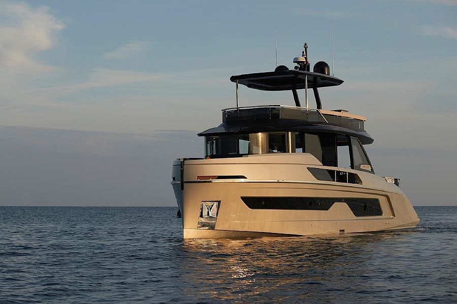 Explorer 62 - 2025