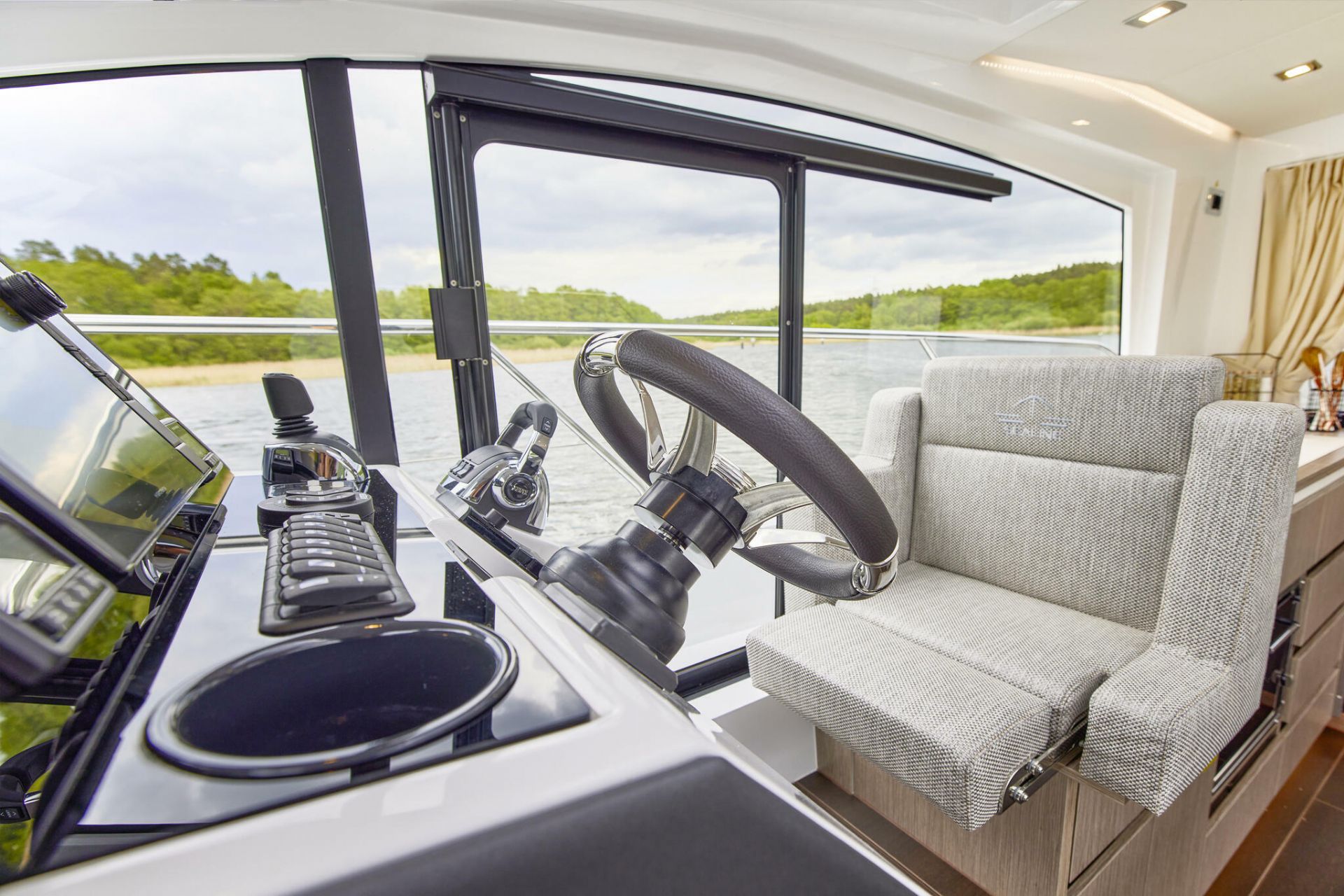 Sealine C335 - 2024