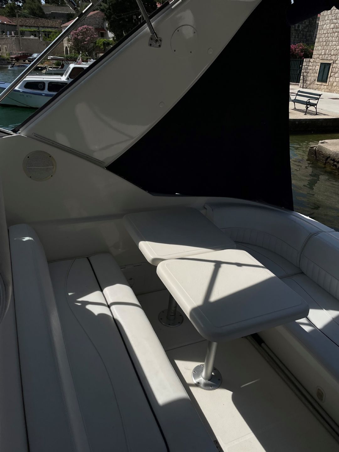 Cruisers Yachts 320 Express - 2005