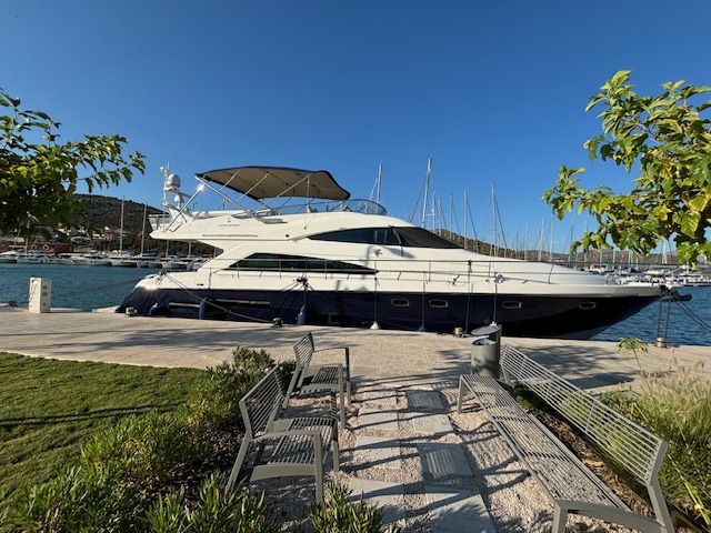 Fairline SQUADRON 65 - 2010