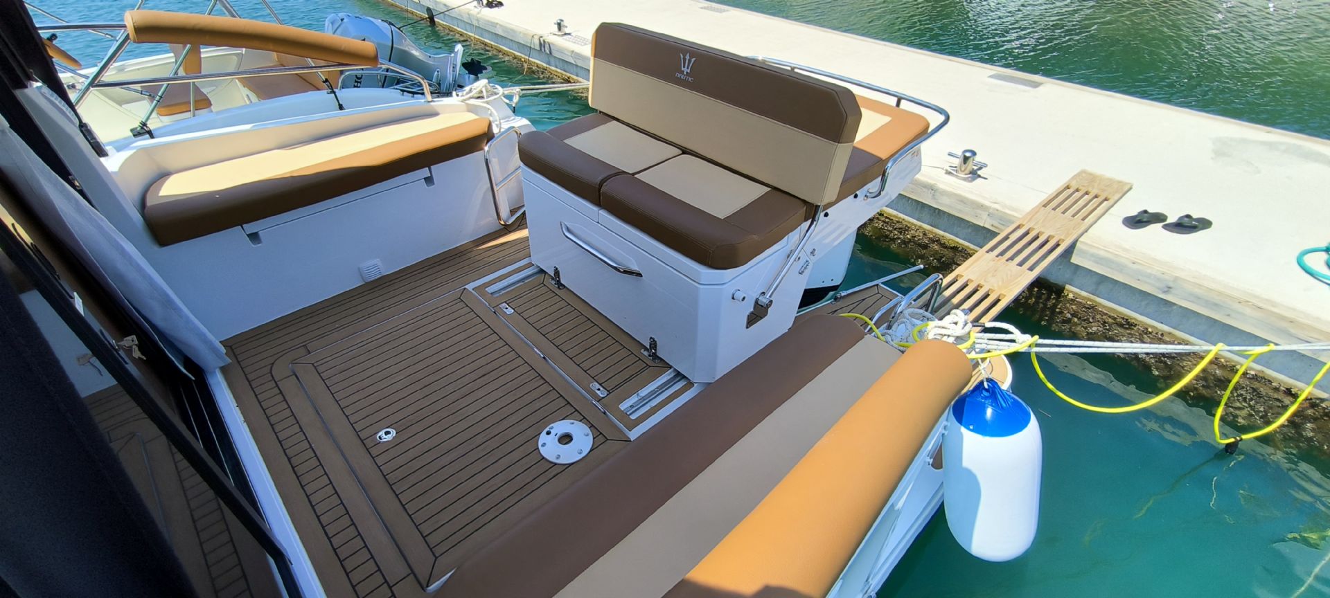 Beautiful Marine Floors Umjetna tikovina - 2025 - for sale: 400.-EUR