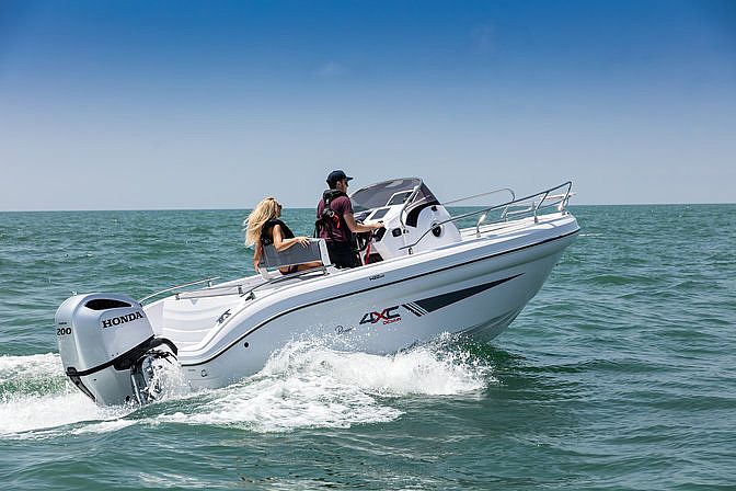 4XC Ranieri International H22 SD Sundeck + Honda BF150 NA STANJU - 2026