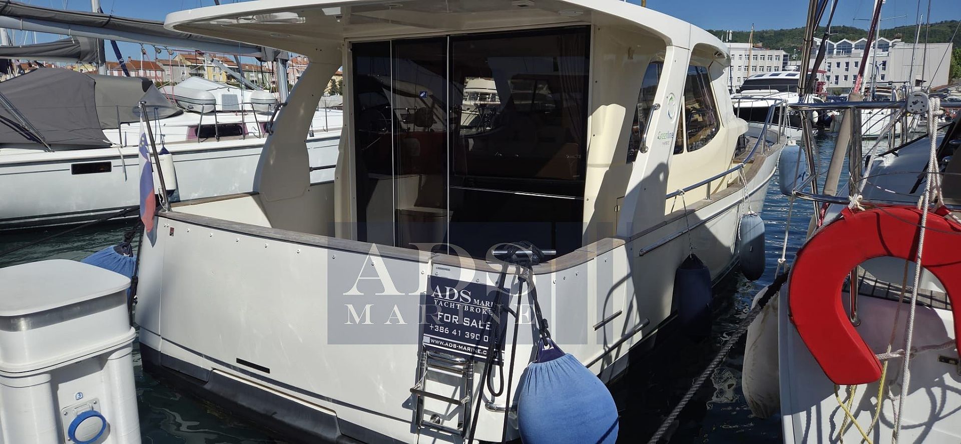 Greenline 33 - Volvo Penta D3-220 - 2011
