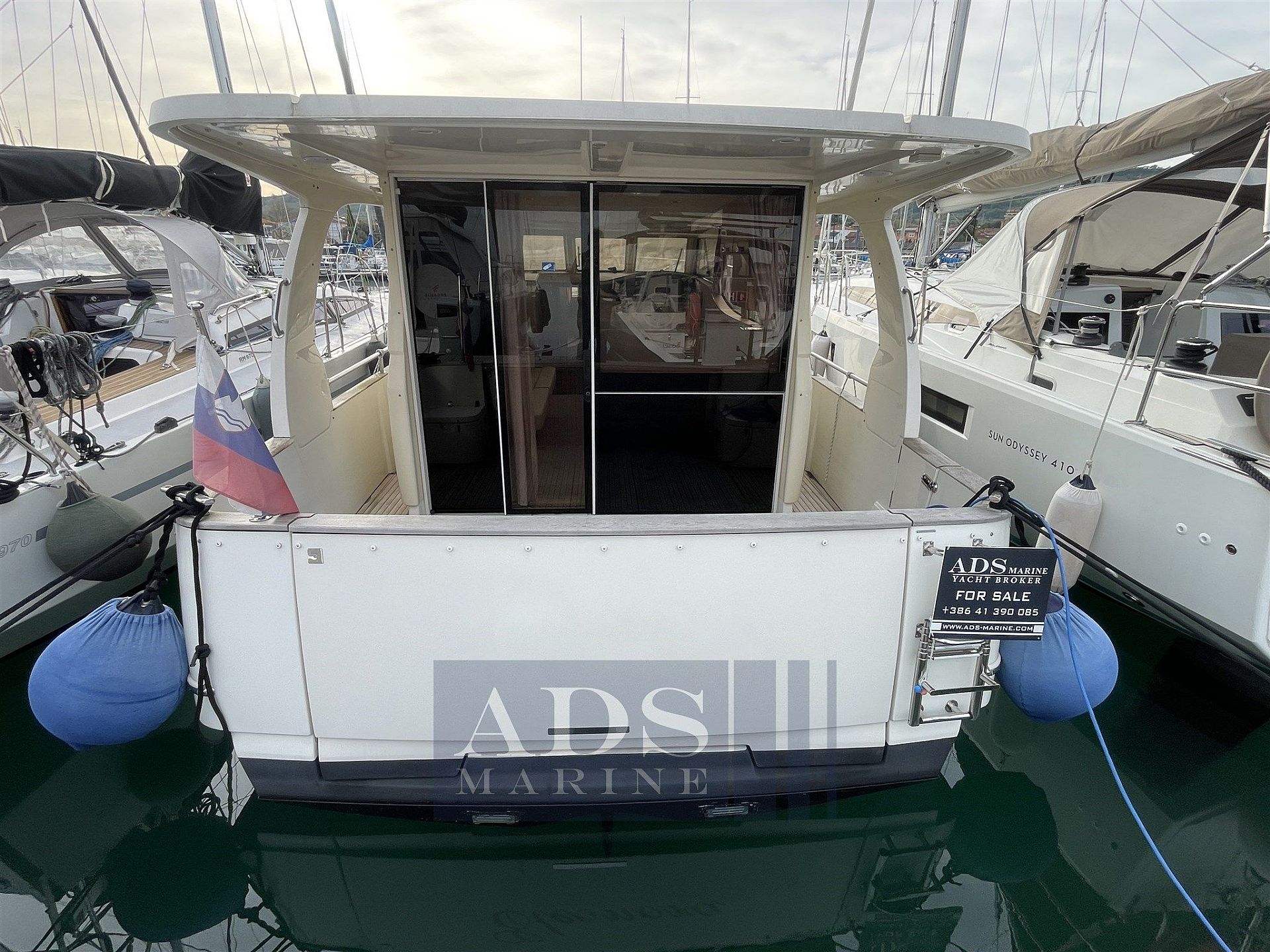 Greenline 33 - Volvo Penta D3-220 - 2011
