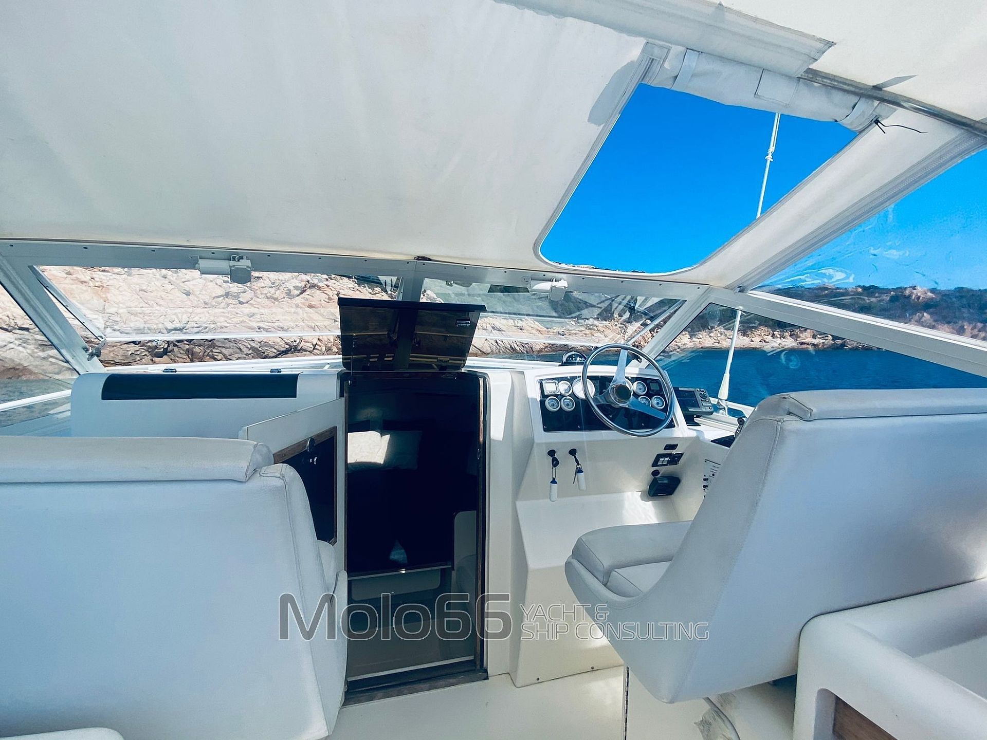 Bertram Yacht 28 Moppie - 1991