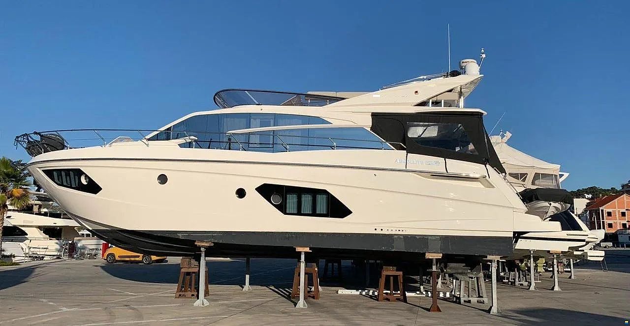 Absolute 52 - 2018