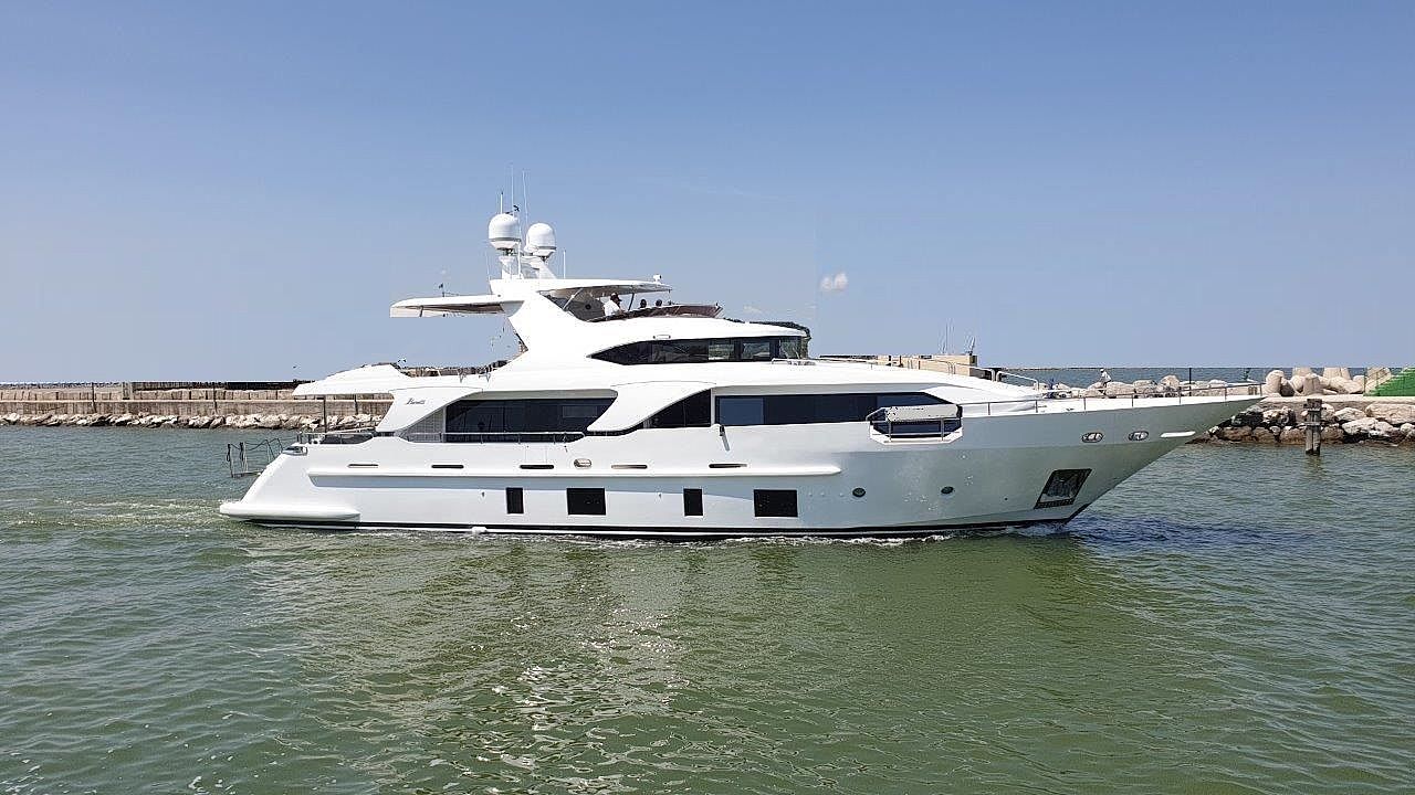 Benetti Delfino 93 - 2013