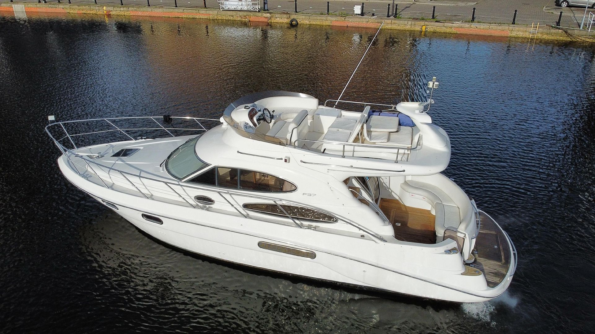 Sealine F37 - 2005