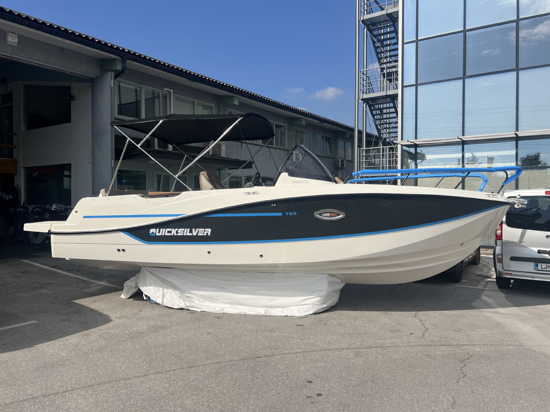 Quicksilver 755 Sundeck   Mercury F300 - ZALOGA - 2025