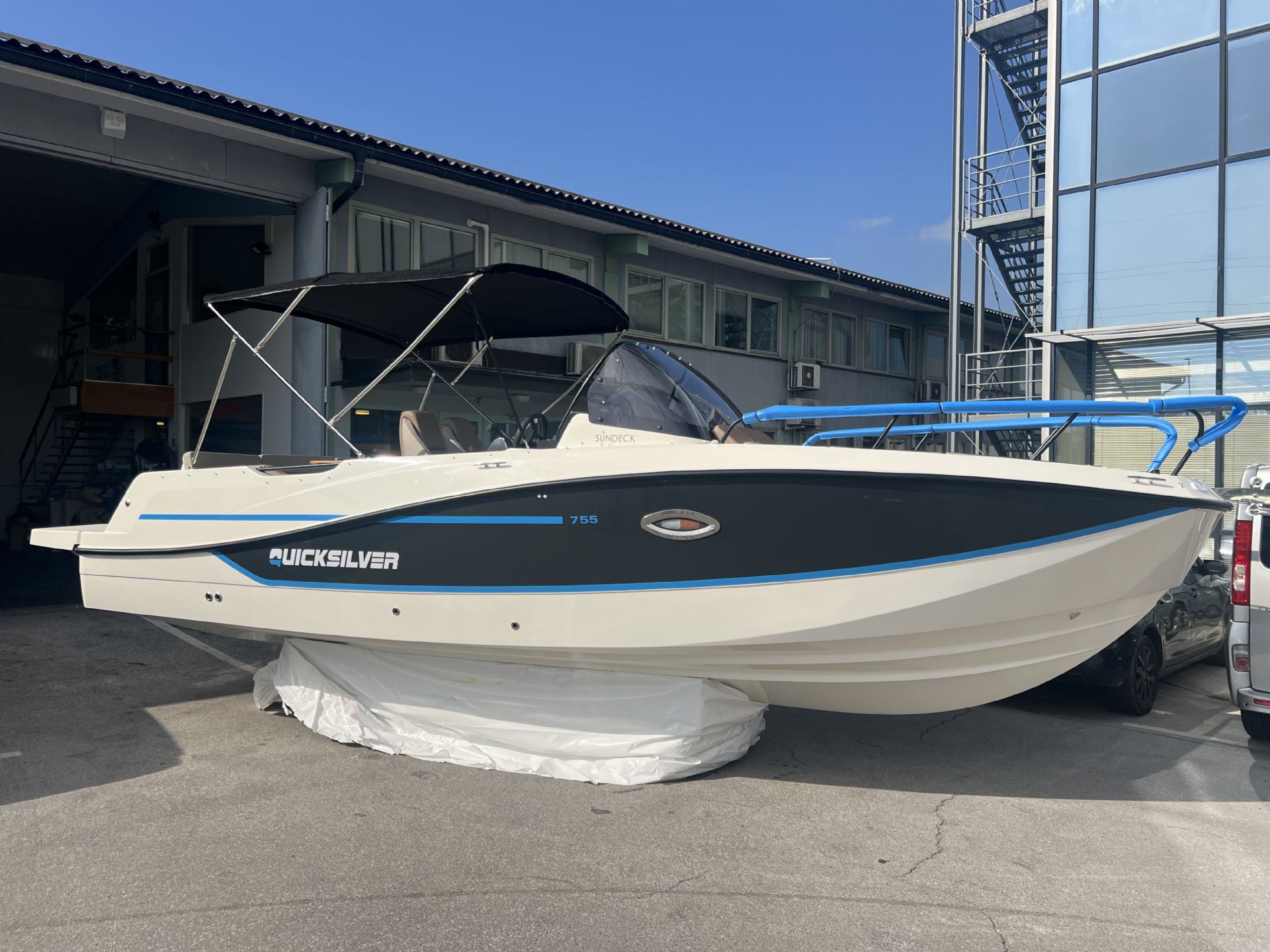 Quicksilver 755 Sundeck   Mercury F300 - ZALOGA - 2025