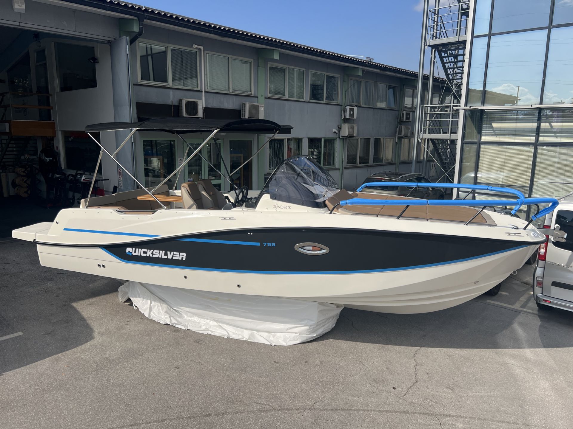 Quicksilver 755 Sundeck   Mercury F300 - ZALOGA - 2025