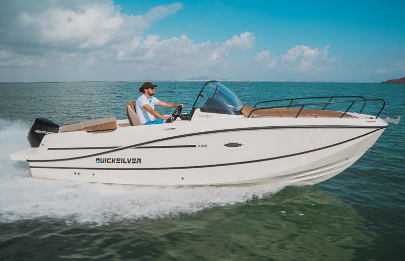 Quicksilver Activ 755 Sundeck - 2026