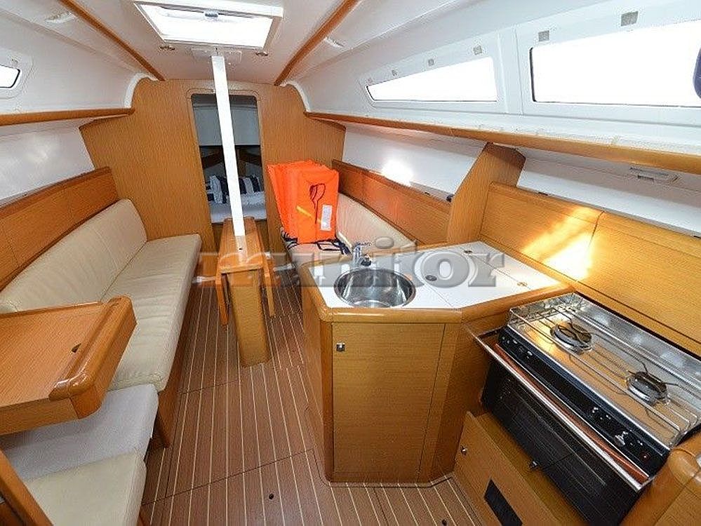 Jeanneau 33i - 2011