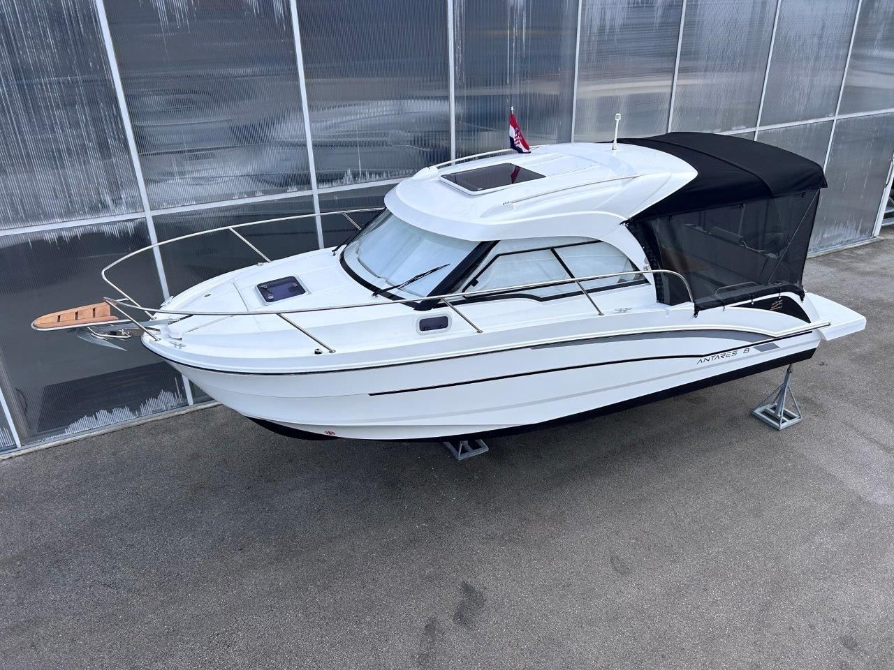 Beneteau Antares 8 OB - 2019