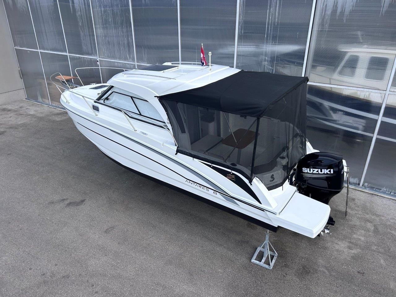 Beneteau Antares 8 OB - 2019