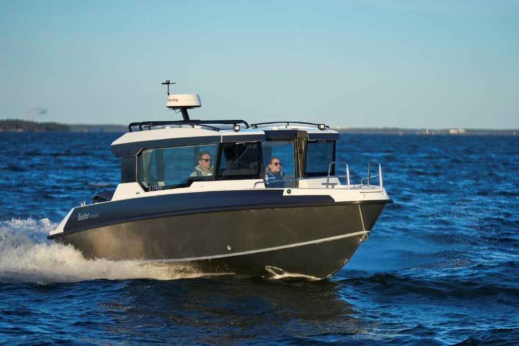 Buster MAGNUM CABIN +YAMAHA F300- NOVOST NA NA�EM TRGU - 2026