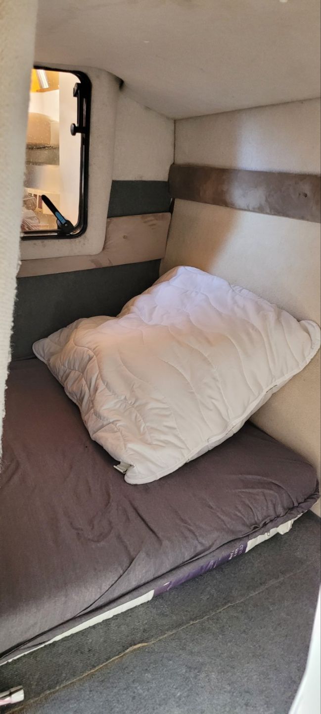 Aquatron Maxim 2165 AFT Cabin - 1999