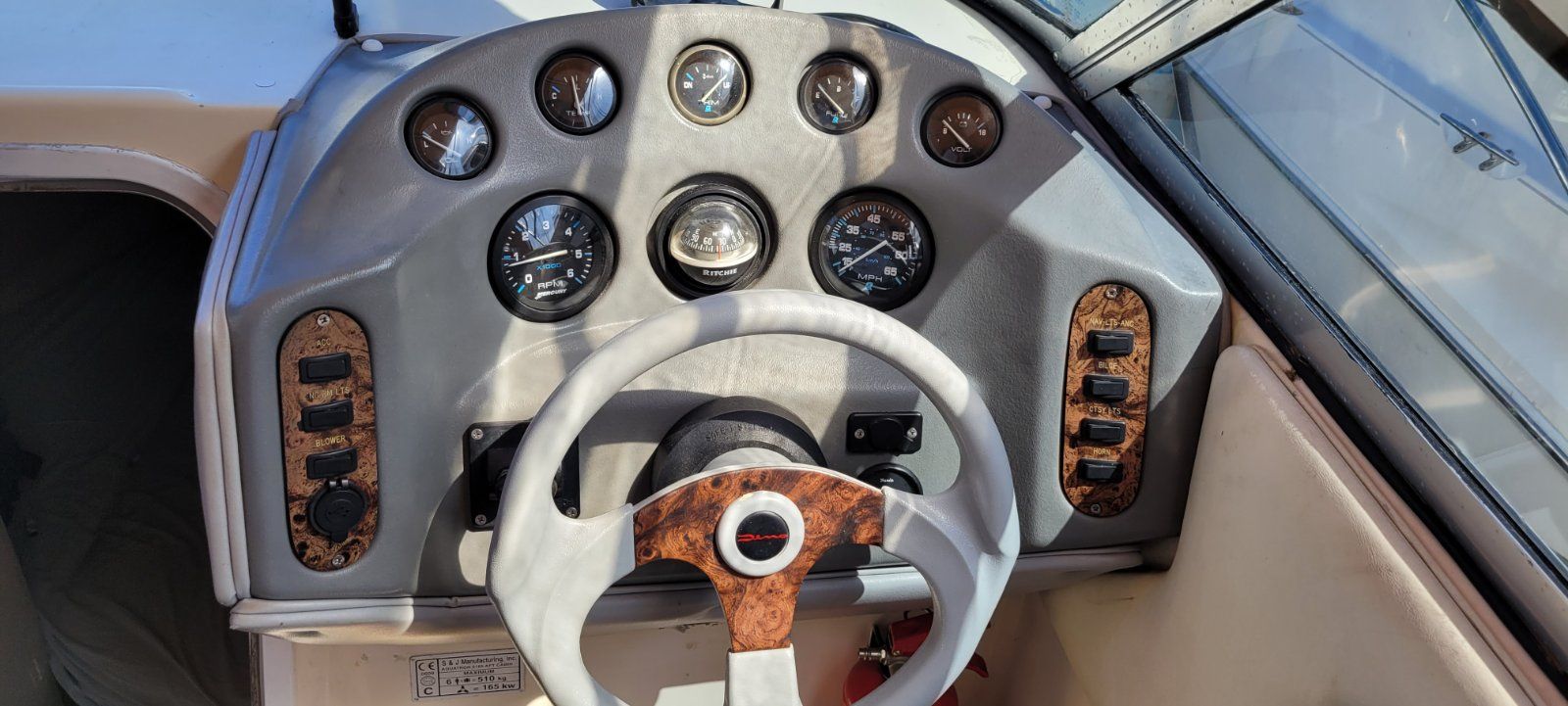 Aquatron Maxim 2165 AFT Cabin - 1999