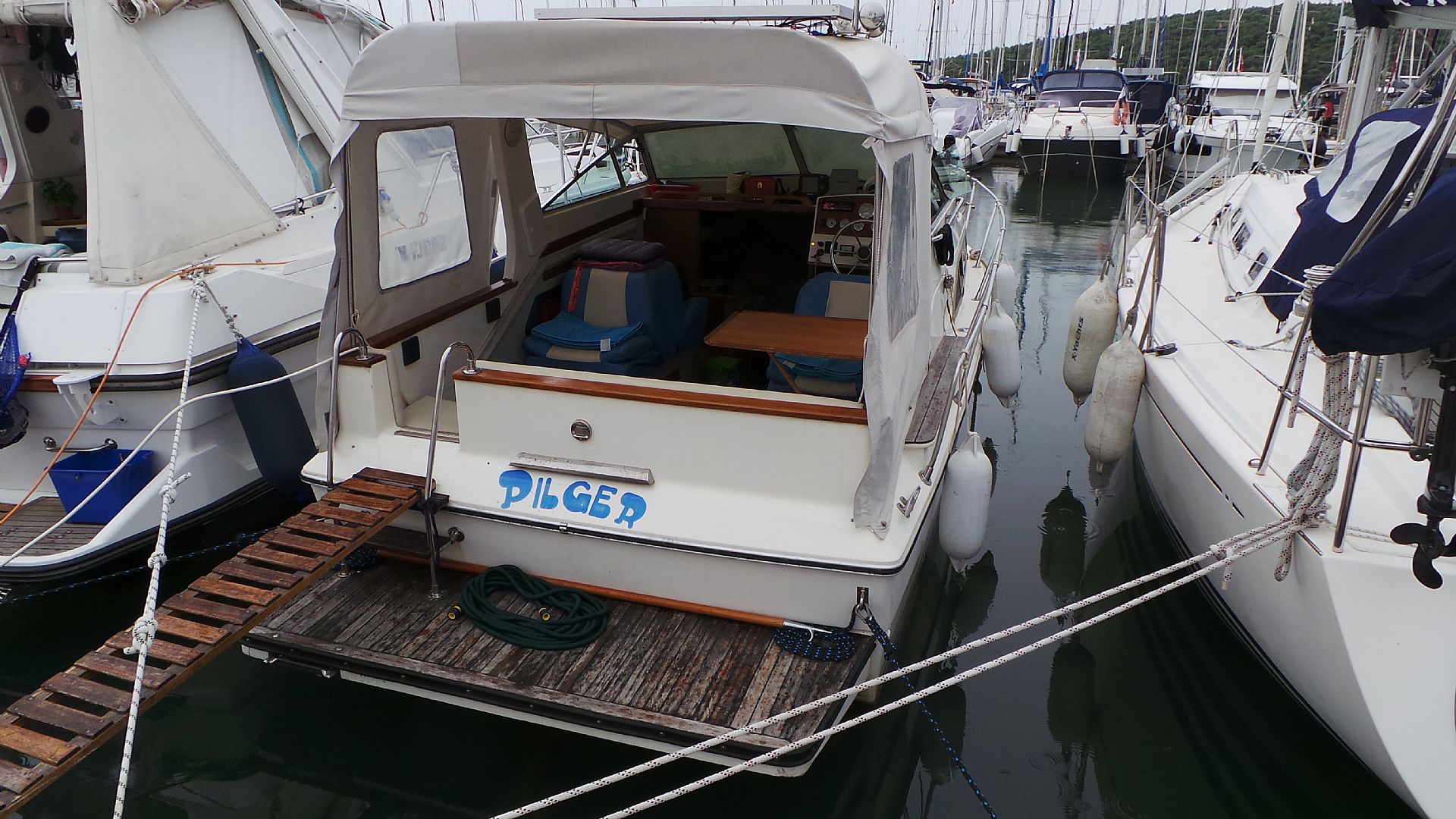 Sea Ray 225 Express - 2025