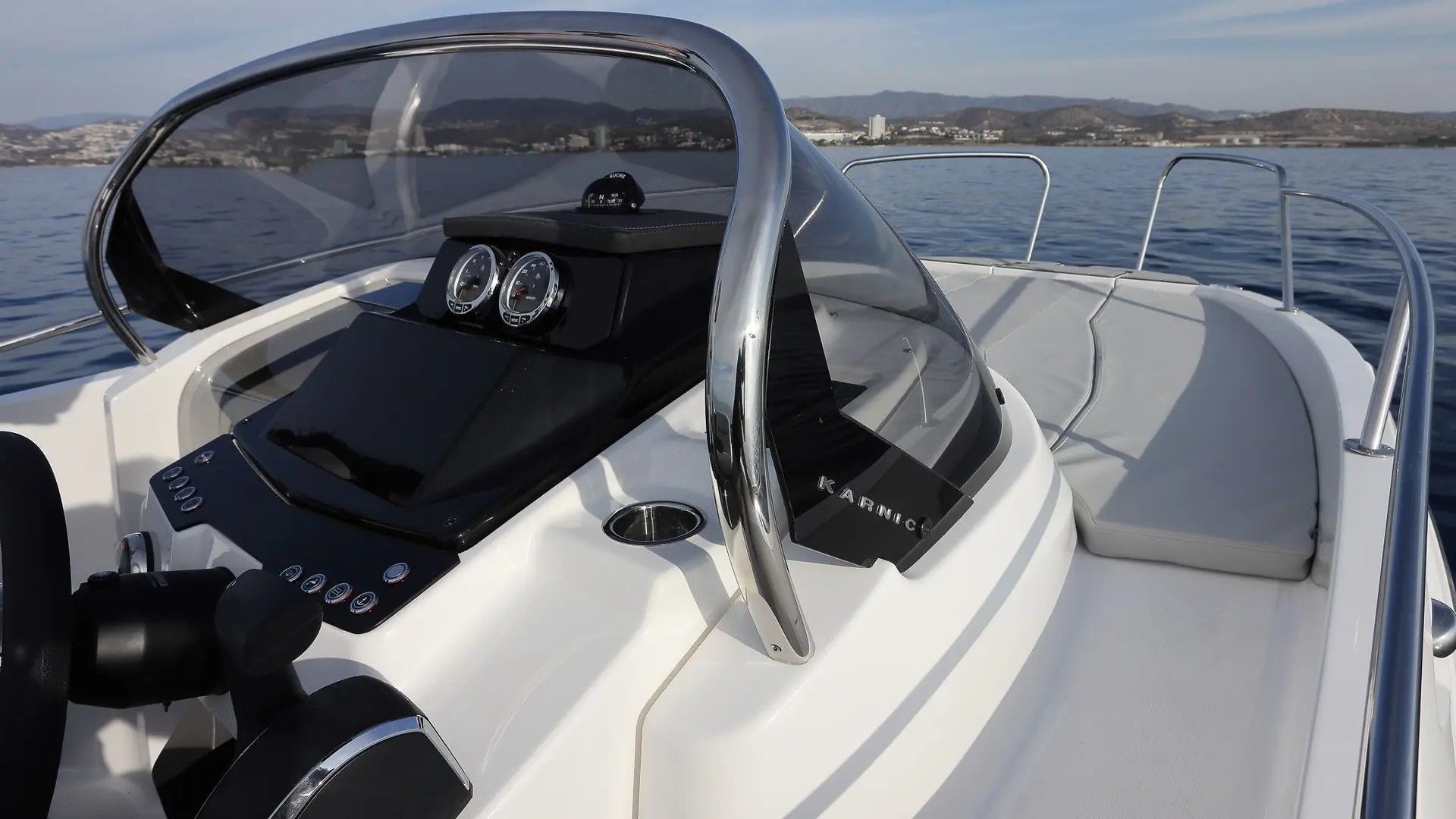 Karnic SL692   OPREMA   200KM MOTOR - NA KLJU� - 2026