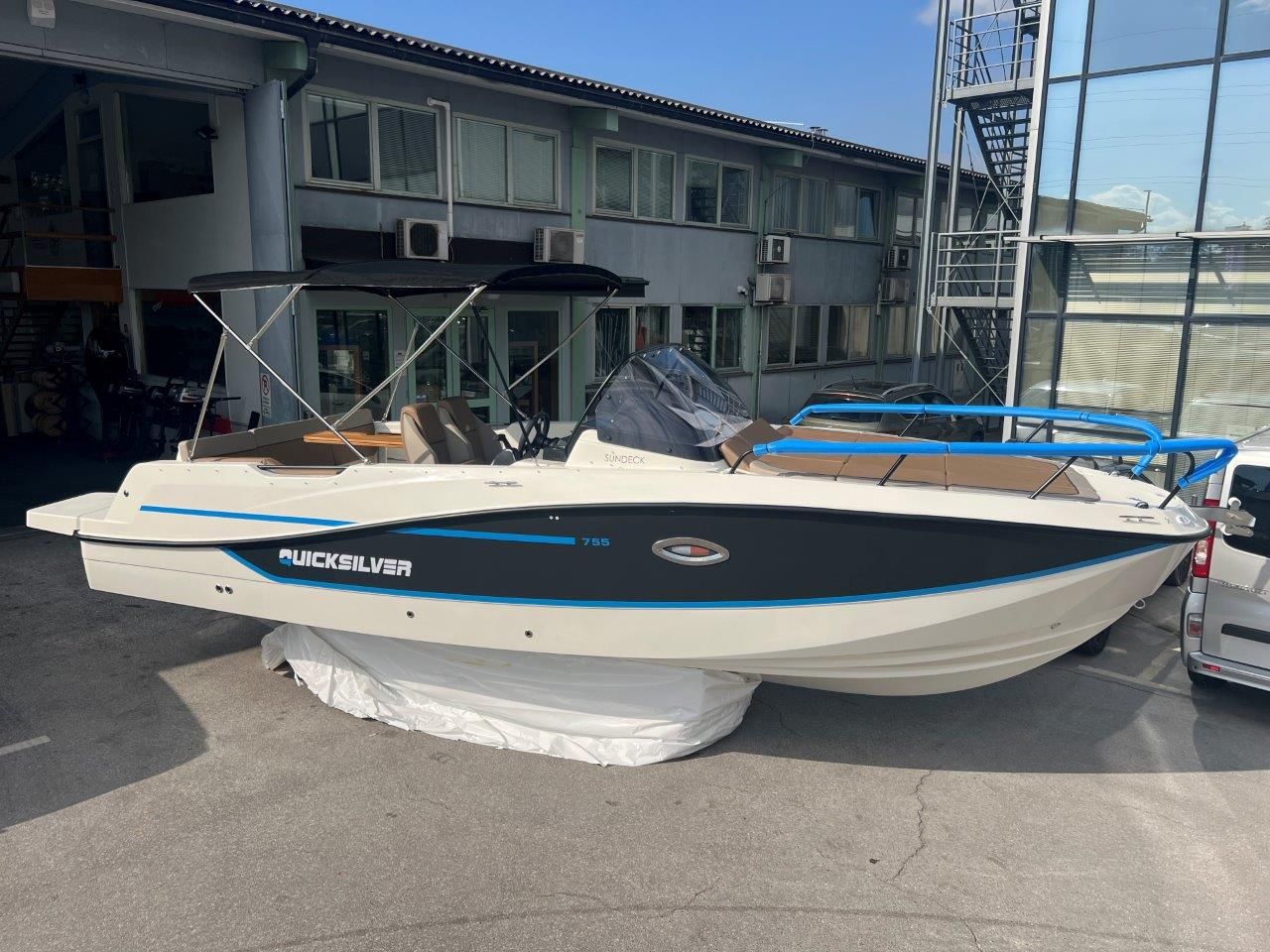 Quicksilver 755 Sundeck + Mercury F250 - ZALOGA - 2026