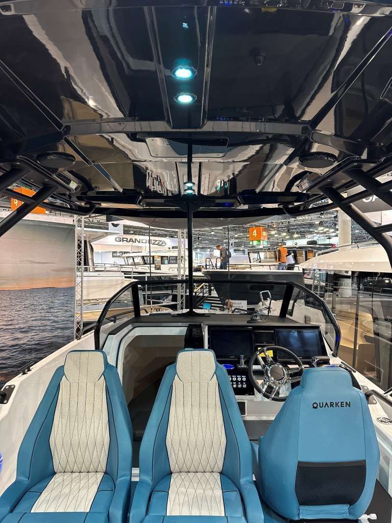 Quarken 27 T-Top V2 Onyx  YAMAHA F300 - V PRIHODU - 2026