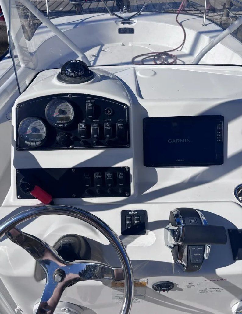 Boston Whaler Montauk 210 - 2012