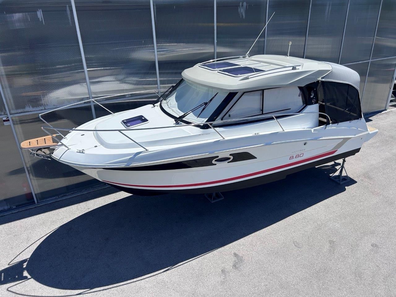 Beneteau Antares 8.80 - 2016