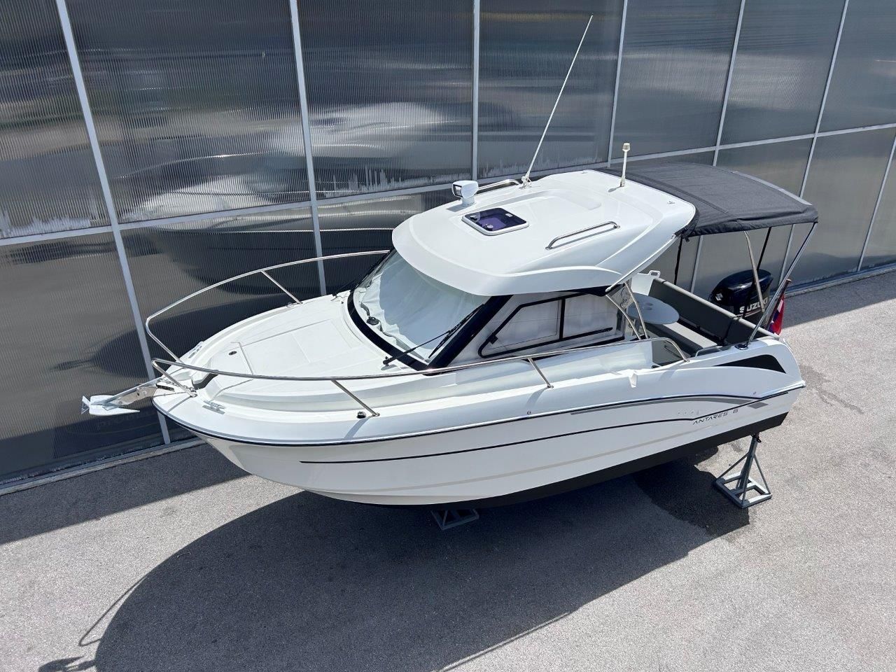 Beneteau Antares 6 OB - 2019