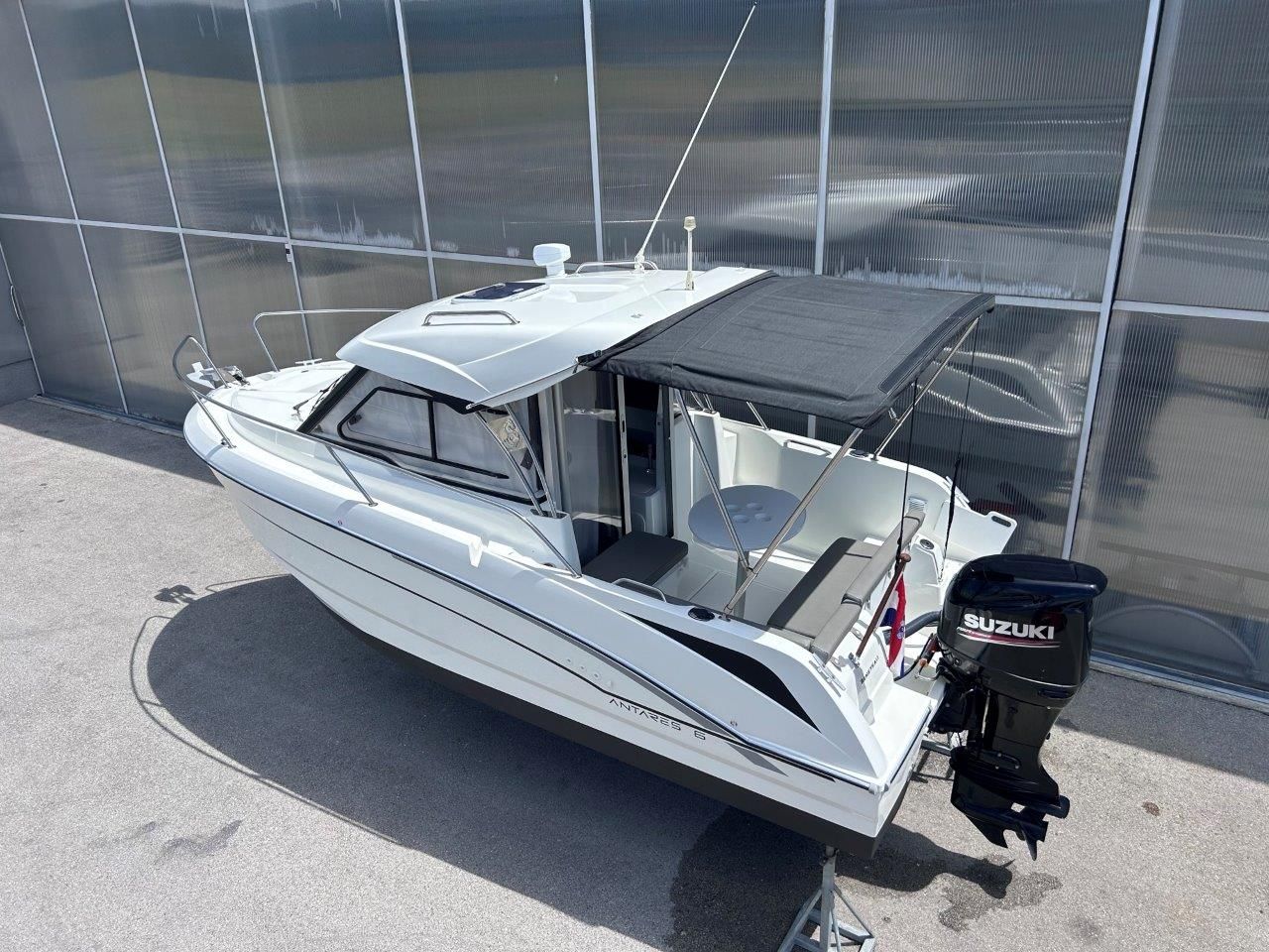Beneteau Antares 6 OB - 2019