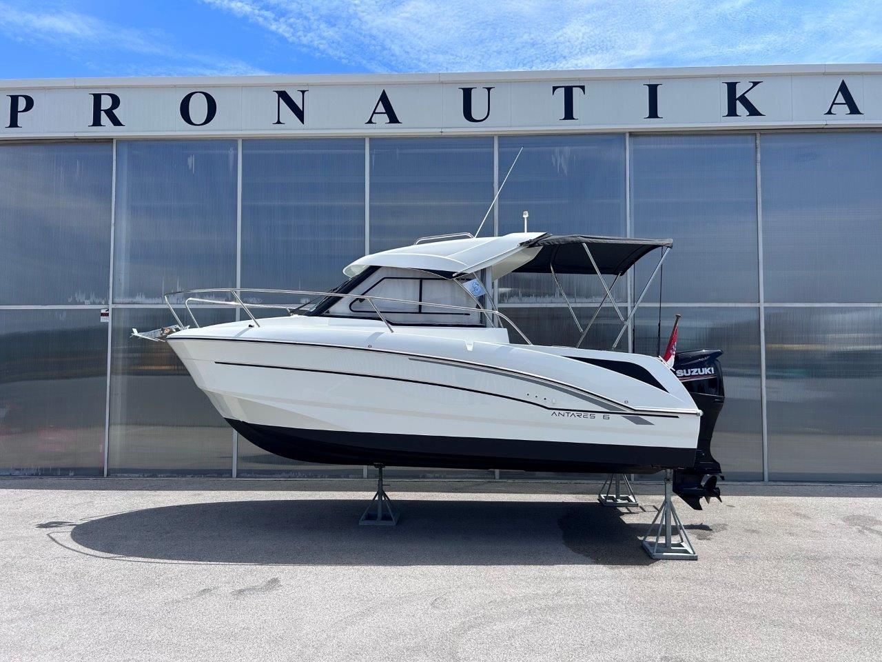Beneteau Antares 6 OB - 2019