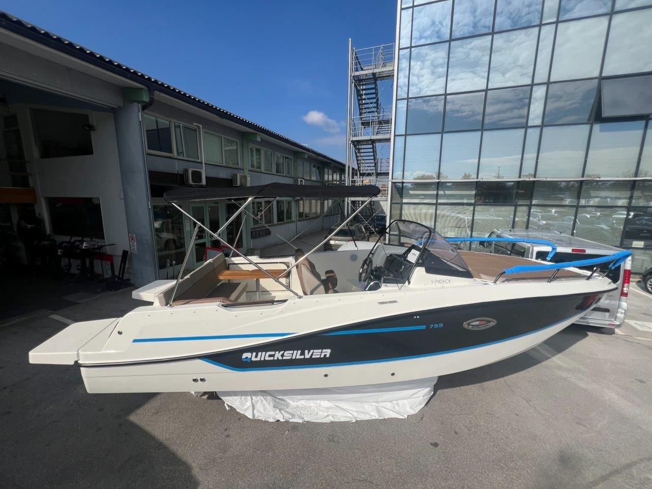 Quicksilver 755 Sundeck + Mercury F250 - ZALOGA - 2025