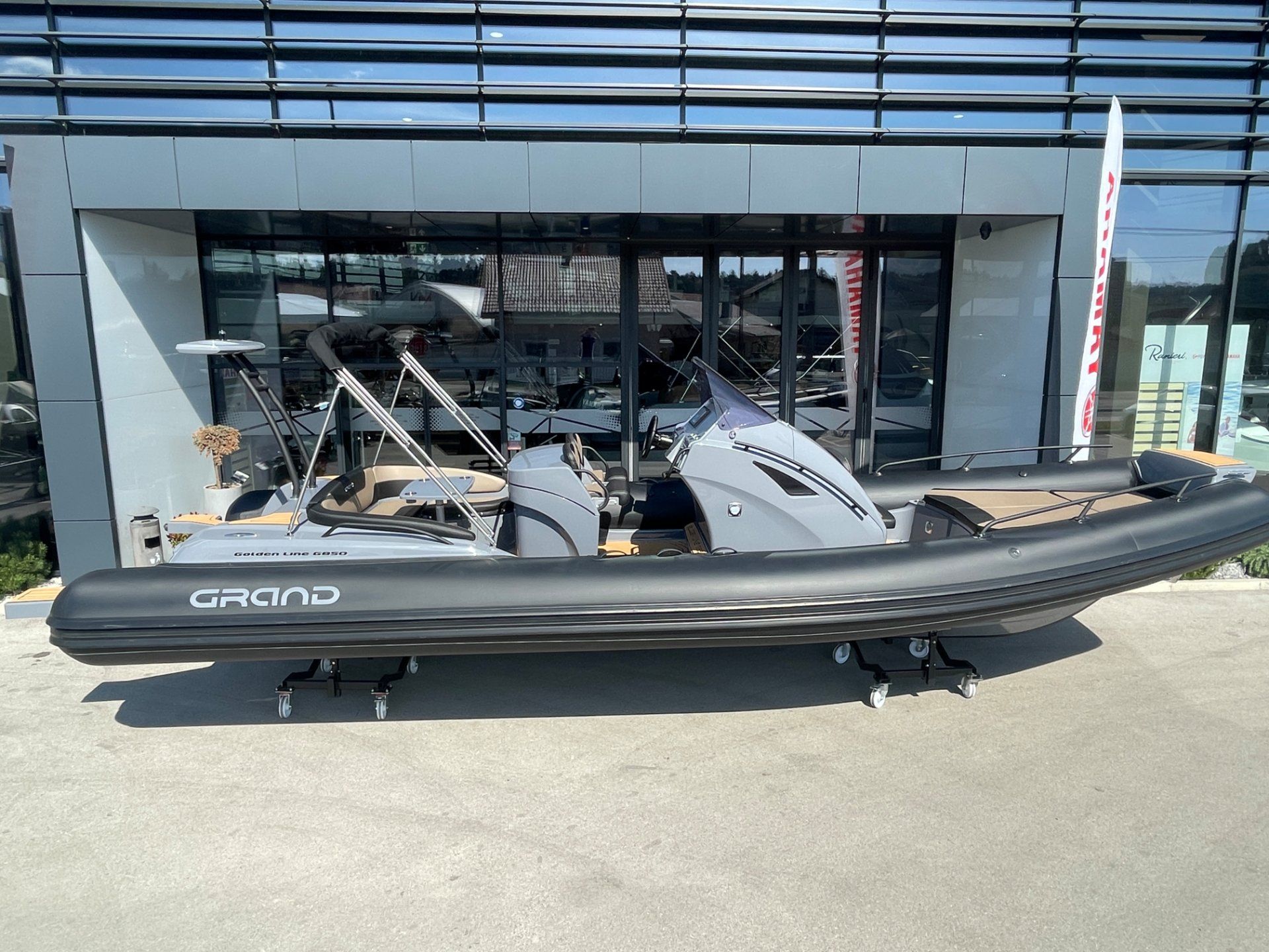 Grand Boats G850HGLF Black Inox Carbon - NA ZALOGI - 2026