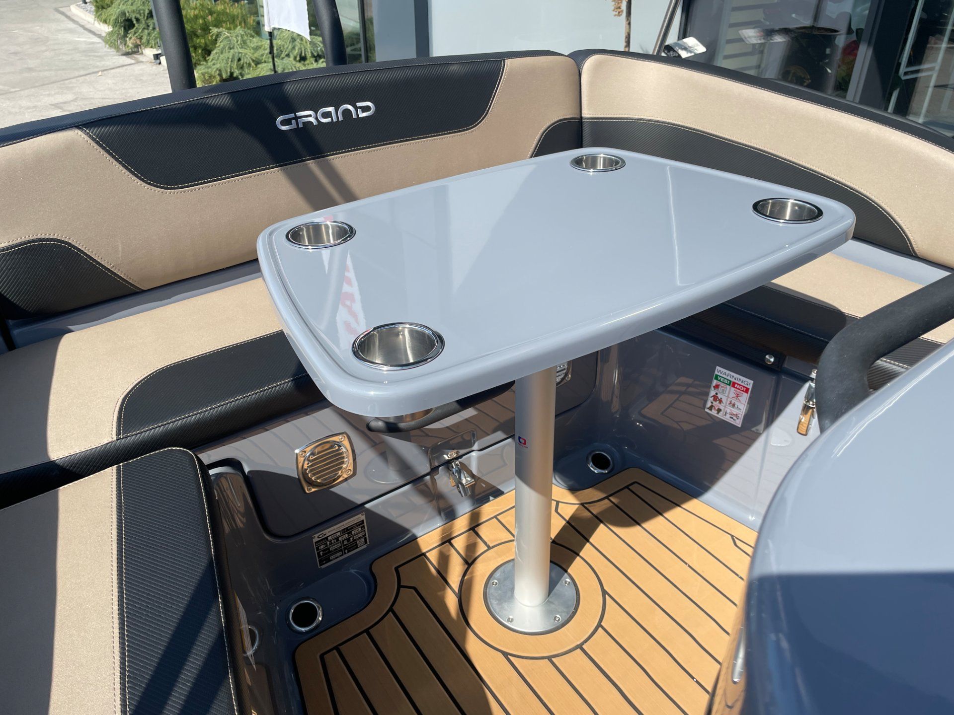 Grand Boats G850HGLF Black Inox Carbon - NA ZALOGI - 2026