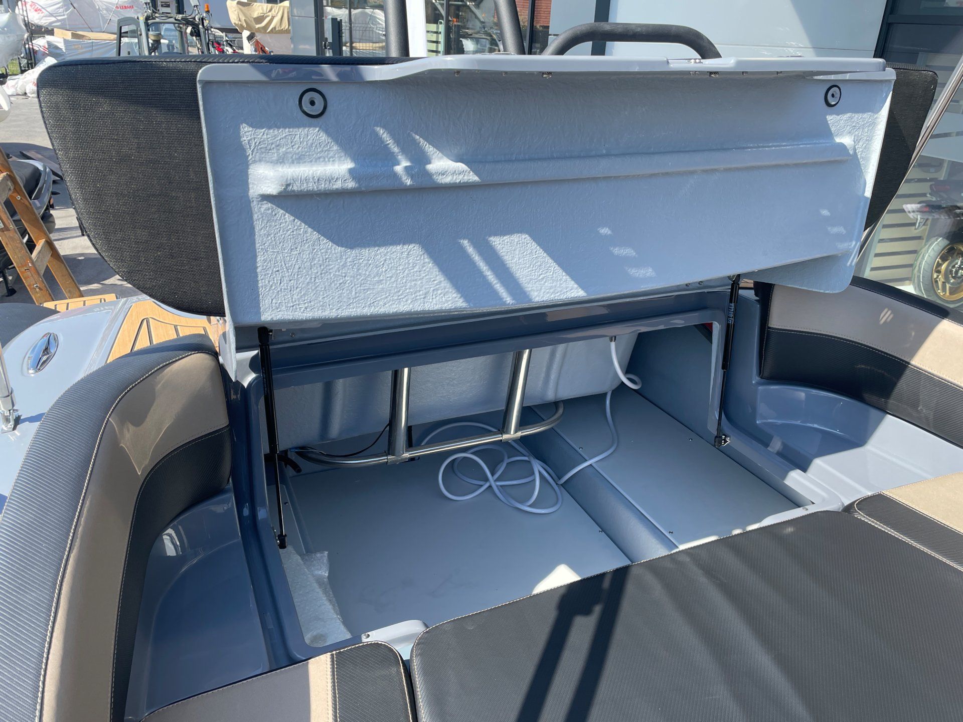 Grand Boats G850HGLF Black Inox Carbon - NA ZALOGI - 2026